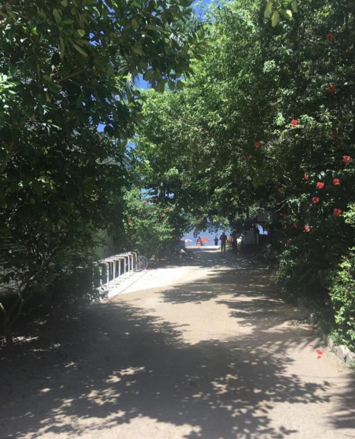 Apartamento Dona Frida Prainha Com Wifi Pe Na Areia Caraguatatuba Exterior foto