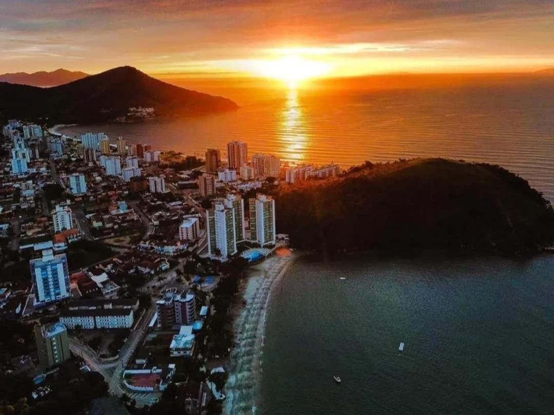 Apartamento Dona Frida Prainha Com Wifi Pe Na Areia Caraguatatuba Exterior foto